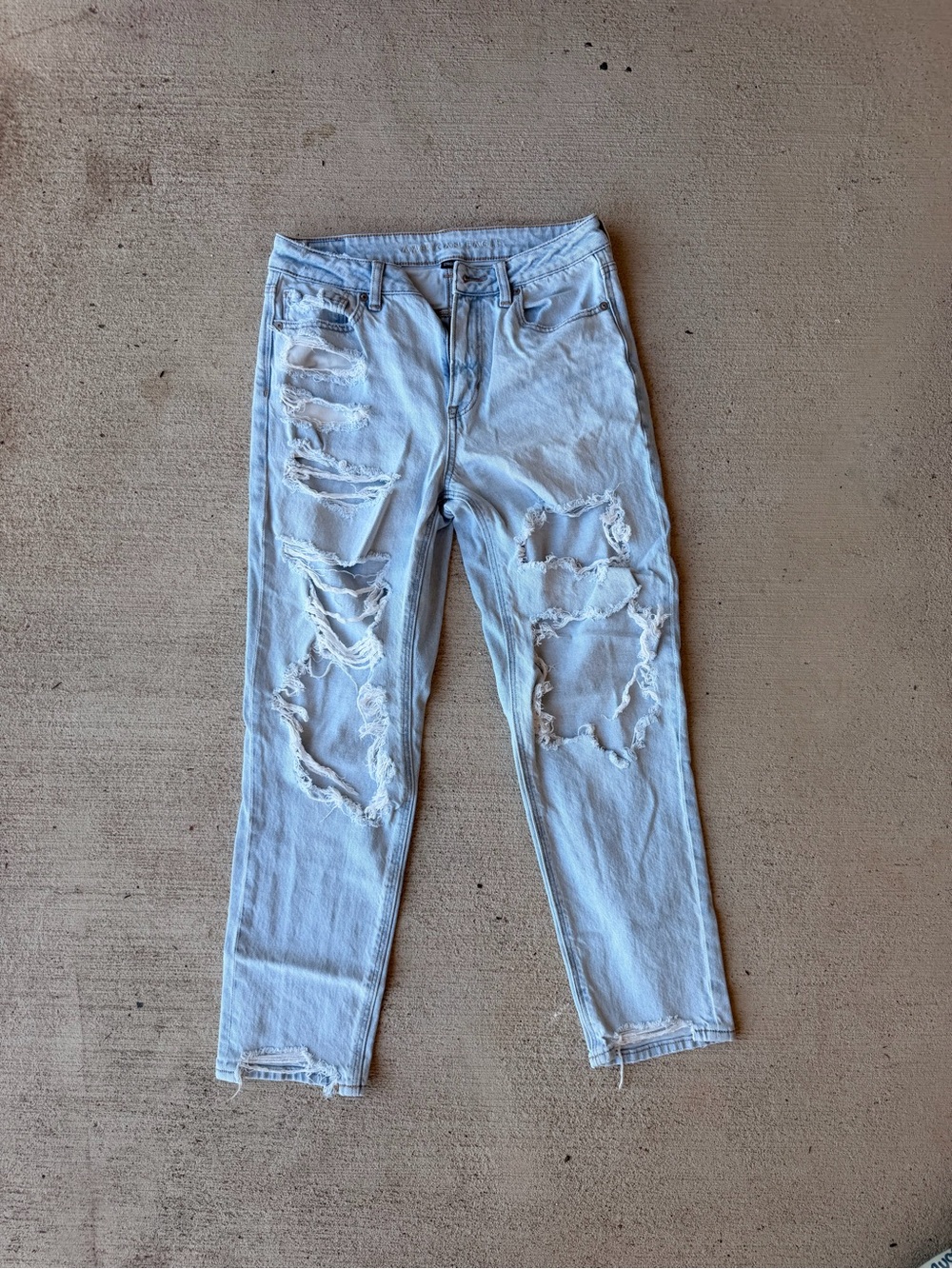American Eagle Outfitters Light Wash Distressed Boyfriend Jeans